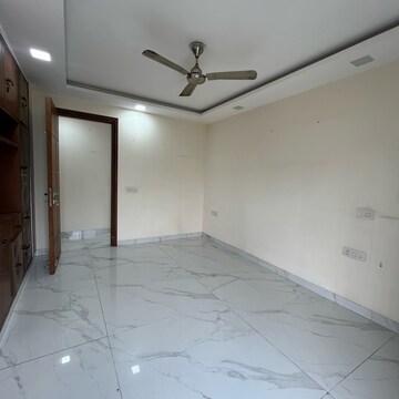 Room in 3 BHK Builder Floor at Greater Kailash – for Rent