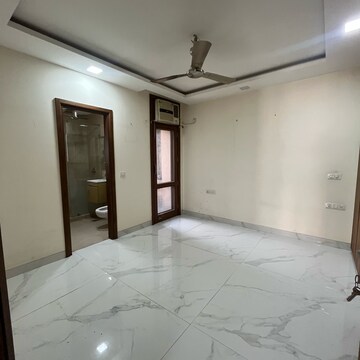 Room in 3 BHK Builder Floor at Greater Kailash – for Rent