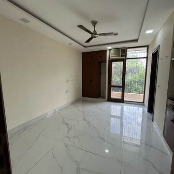 Room in 3 BHK Builder Floor at Greater Kailash – for Rent