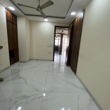 Room in 3 BHK Builder Floor at Greater Kailash – for Rent