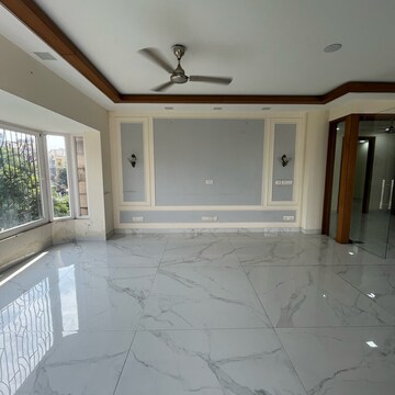 Room in 3 BHK Builder Floor at Greater Kailash – for Rent