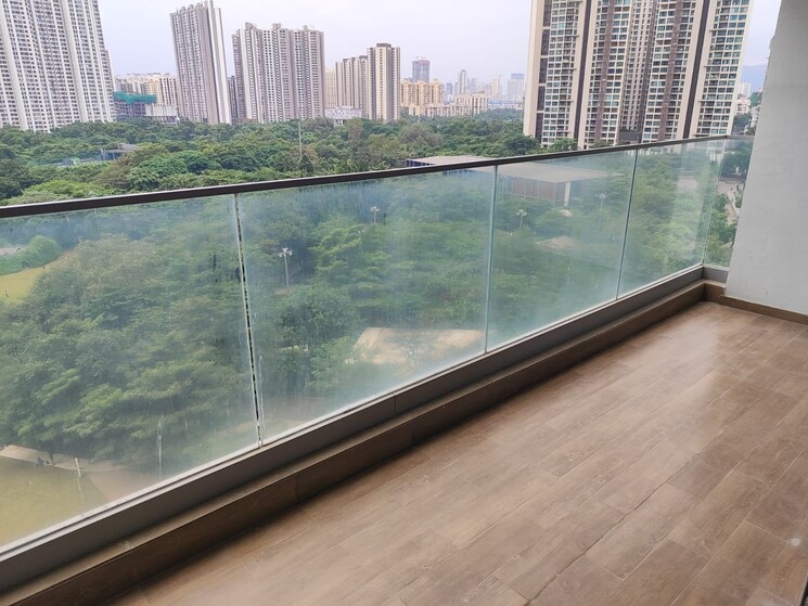 Swimming Pool, kalpataru-immensa 4 Bedroom 1753 Sq.Ft. Apartment In Kolshet Road Thane 9185491