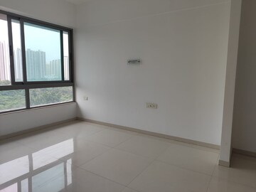 Room in 4 BHK Apartment at Kalpataru Immensa, Kolshet Road – for Sale