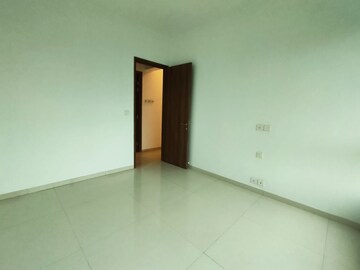 Room in 4 BHK Apartment at Kalpataru Immensa, Kolshet Road – for Sale