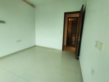 Room in 4 BHK Apartment at Kalpataru Immensa, Kolshet Road – for Sale