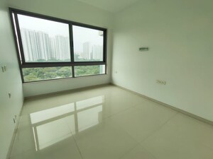 Room in 4 BHK Apartment at Kalpataru Immensa, Kolshet Road – for Sale