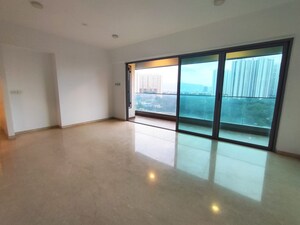 Room in 4 BHK Apartment at Kalpataru Immensa, Kolshet Road – for Sale