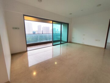 Room in 4 BHK Apartment at Kalpataru Immensa, Kolshet Road – for Sale
