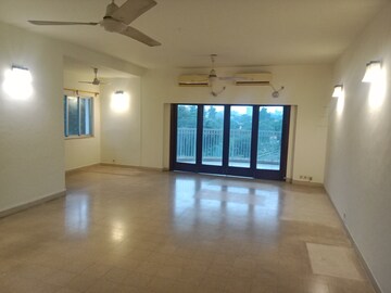 Room in 3 BHK Apartment at Minto Park Syndicate, Alipore – for Rent
