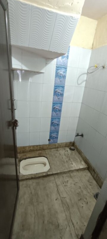 Bathroom in 1 RK Independent House at Mukherjee Nagar – for Rent