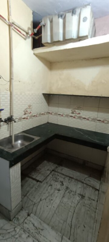 Kitchen in 1 RK Independent House at Mukherjee Nagar – for Rent