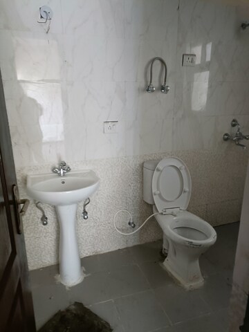 Bathroom in 3 BHK Apartment at Amrapali Silicon City, Sector 76 – for Rent