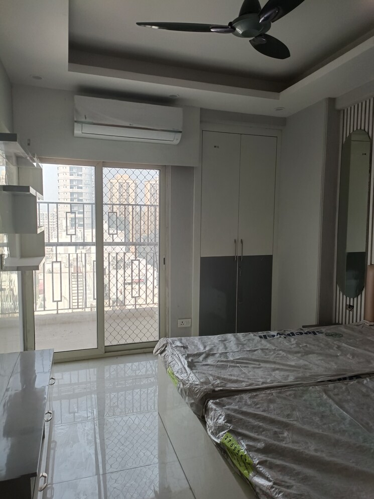 Room, amrapali-silicon-city 3 Bedroom 1545 Sq.Ft. Apartment In Sector 76 Noida 9185557