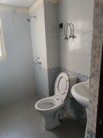 Bathroom in 3 BHK Apartment at Amrapali Silicon City, Sector 76 – for Rent