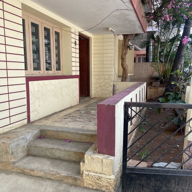 Entrance, shanthi nagar Pg For Girls In Shanthi Nagar 9185576