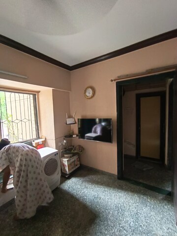 Living Room in 2 BHK Apartment at Sagar Garden, Mulund West – for Rent