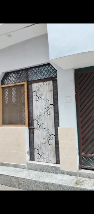 Room in 4 BHK Independent House at Shri Krishna Enclave Chhapraula, Chhapraula – for Sale