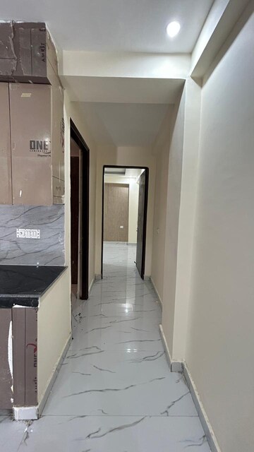 Building Lobby in 3 BHK Villa at Sector 55 – for Rent