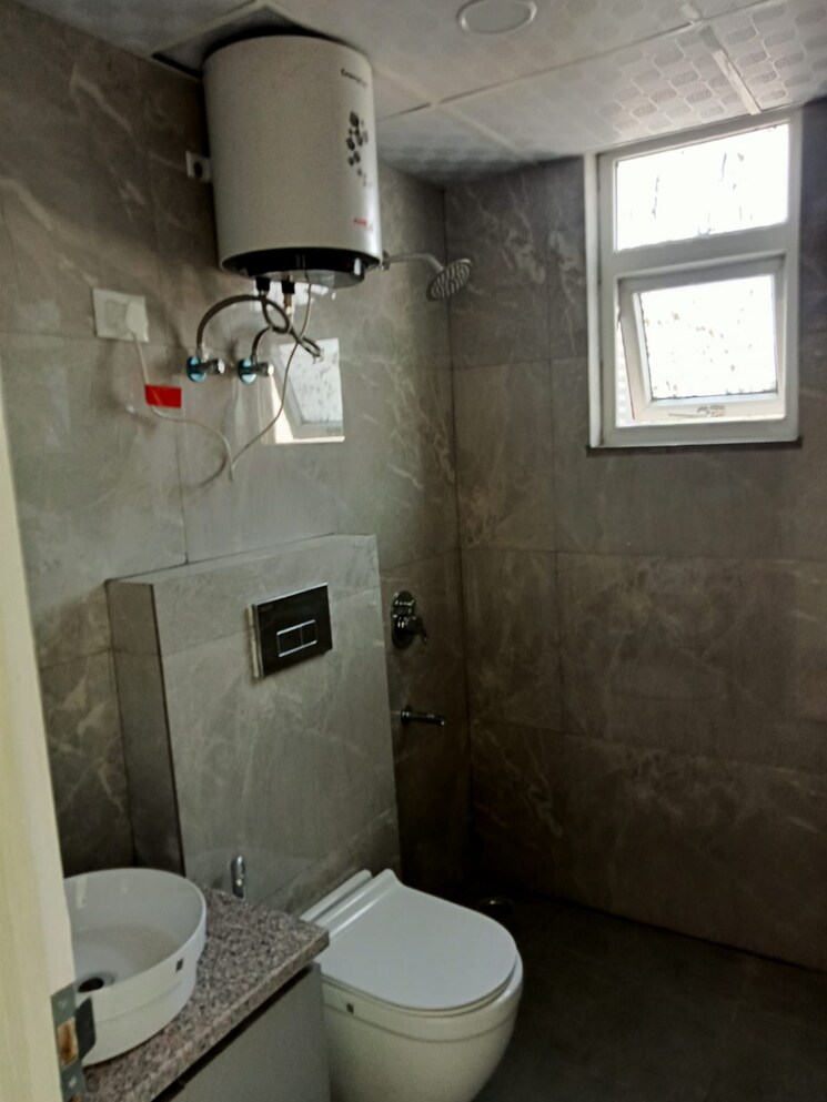 Bathroom, shree-vardhman-victoria 2 Bedroom 1350 Sq.Ft. Apartment In Sector 70 Gurgaon 9185631