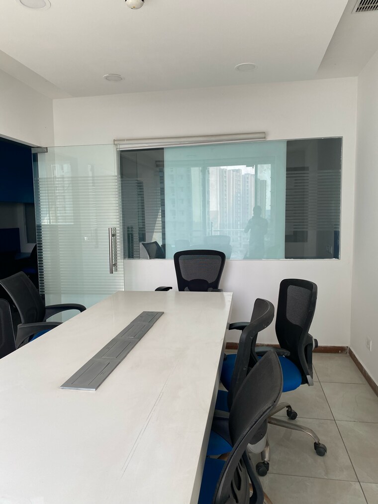 Team Area, logix-technova Commercial Office Space 800 Sq.Ft. In Sector 132 Noida 9185632