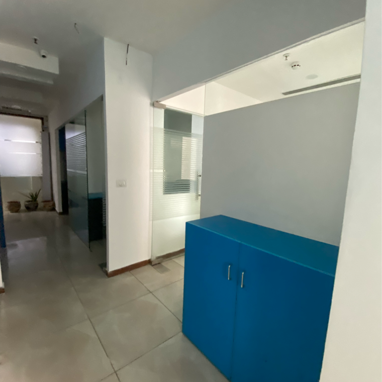 Room, logix-technova Commercial Office Space 800 Sq.Ft. In Sector 132 Noida 9185632