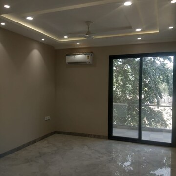 Room in 1 BHK Builder Floor at Sector 9 – for Rent