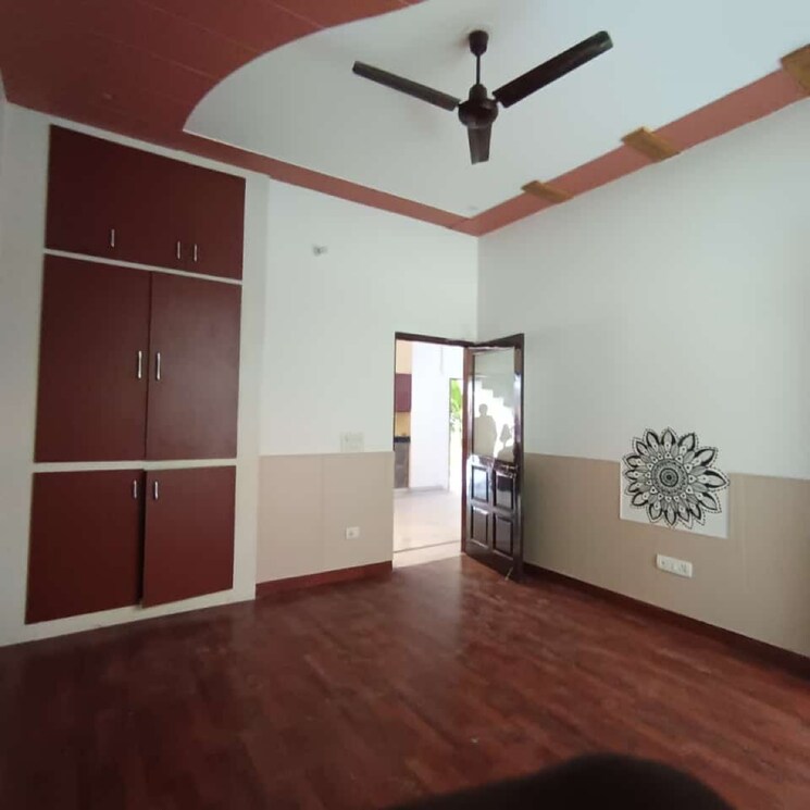 Room, sector 9 1 Bedroom 1200 Sq.Ft. Builder Floor In Sector 9 Gurgaon 9185643