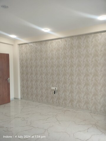 Room in 3 BHK Apartment at Nipania – for Sale