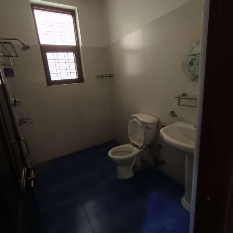 Bathroom, sector 9 1 Bedroom 1300 Sq.Ft. Builder Floor In Sector 9 Gurgaon 9185655