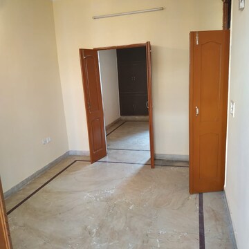 Room in 1 BHK Builder Floor at Sector 9 – for Rent
