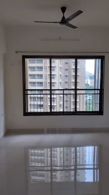 Room in 2 BHK Apartment at Runwal Sanctuary, Mulund West – for Rent