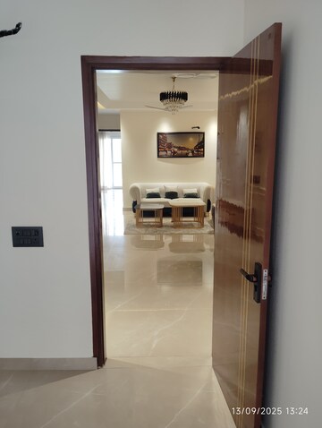 Building Lobby in 3 BHK Builder Floor at Amolik Aster Woods, Sector 98 – for Sale