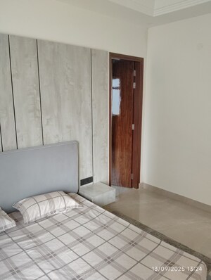 Room in 3 BHK Builder Floor at Amolik Aster Woods, Sector 98 – for Sale