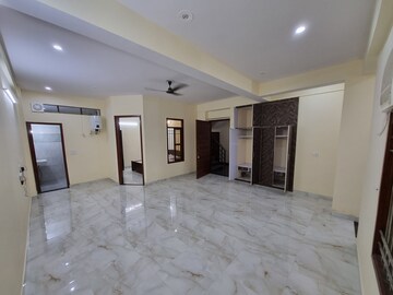 Room in 2 BHK Builder Floor at Vatika INXT Emilia floors, Sector 82 – for Rent