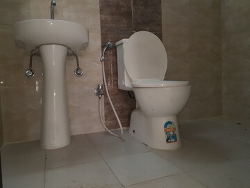 Bathroom in 1.5 BHK Builder Floor at Shri Ram Plaza Vaishali, Vaishali Sector 4 – for Sale