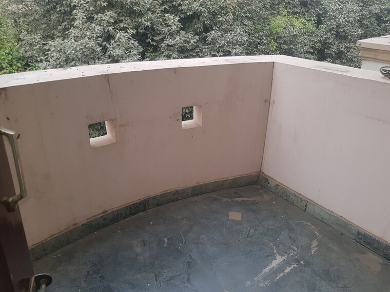 Balcony, shri-ram-plaza-vaishali 1.5 Bedroom 700 Sq.Ft. Builder Floor In Vaishali Sector 4 Ghaziabad 9185703