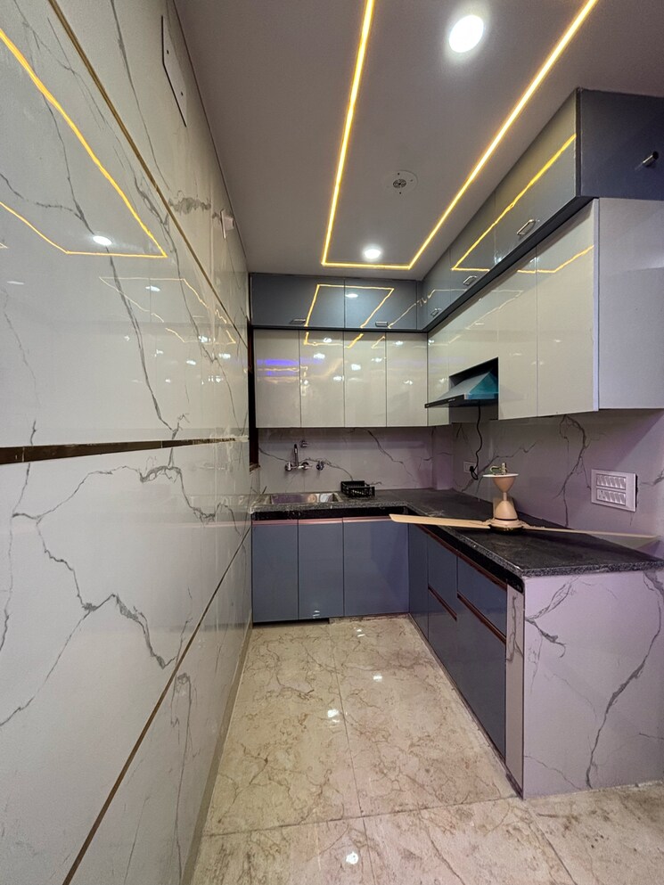 Kitchen, dwarka mor 3 Bedroom 1000 Sq.Ft. Builder Floor In Dwarka Mor Delhi 9185729