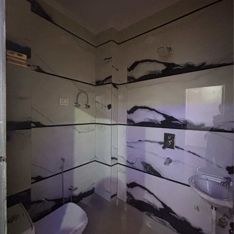 Bathroom, dwarka mor 3 Bedroom 1000 Sq.Ft. Builder Floor In Dwarka Mor Delhi 9185750