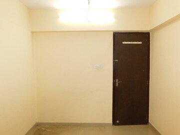 Room in 1 BHK Apartment at Riddhi Garden, Malad East – for Rent
