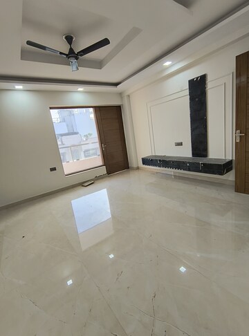 Kitchen in 3 BHK Builder Floor at Green Fields Colony – for Rent