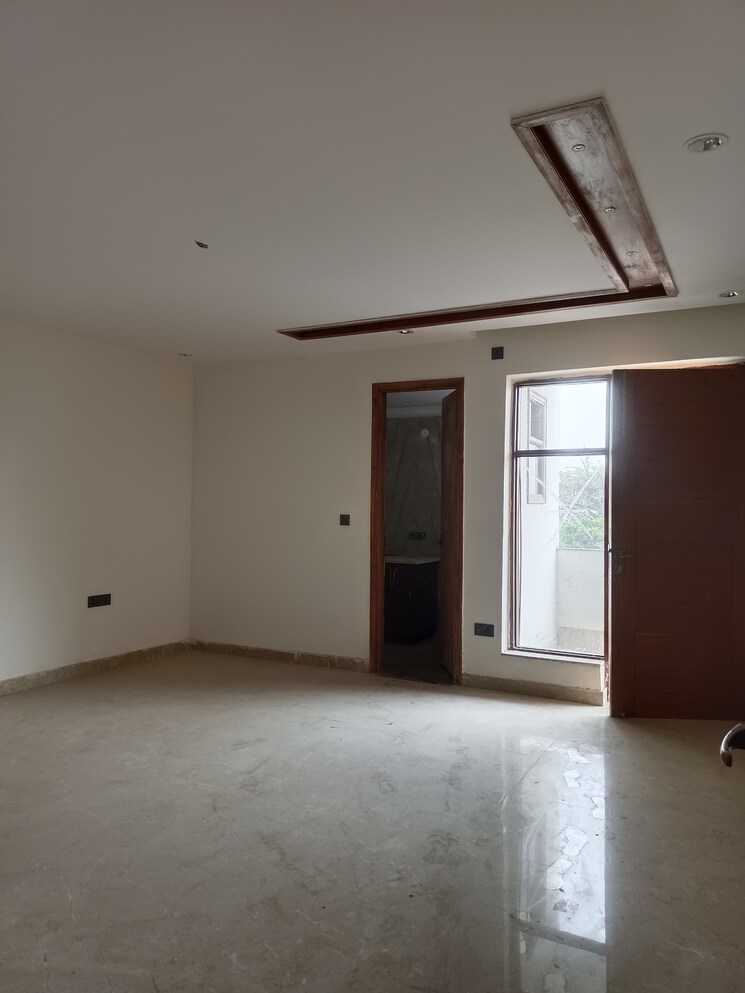 Room, green fields colony 4 Bedroom 300 Sq.Yd. Builder Floor In Green Fields Colony Faridabad 9185780