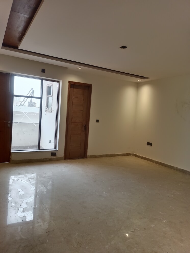 Room, green fields colony 4 Bedroom 300 Sq.Yd. Builder Floor In Green Fields Colony Faridabad 9185780