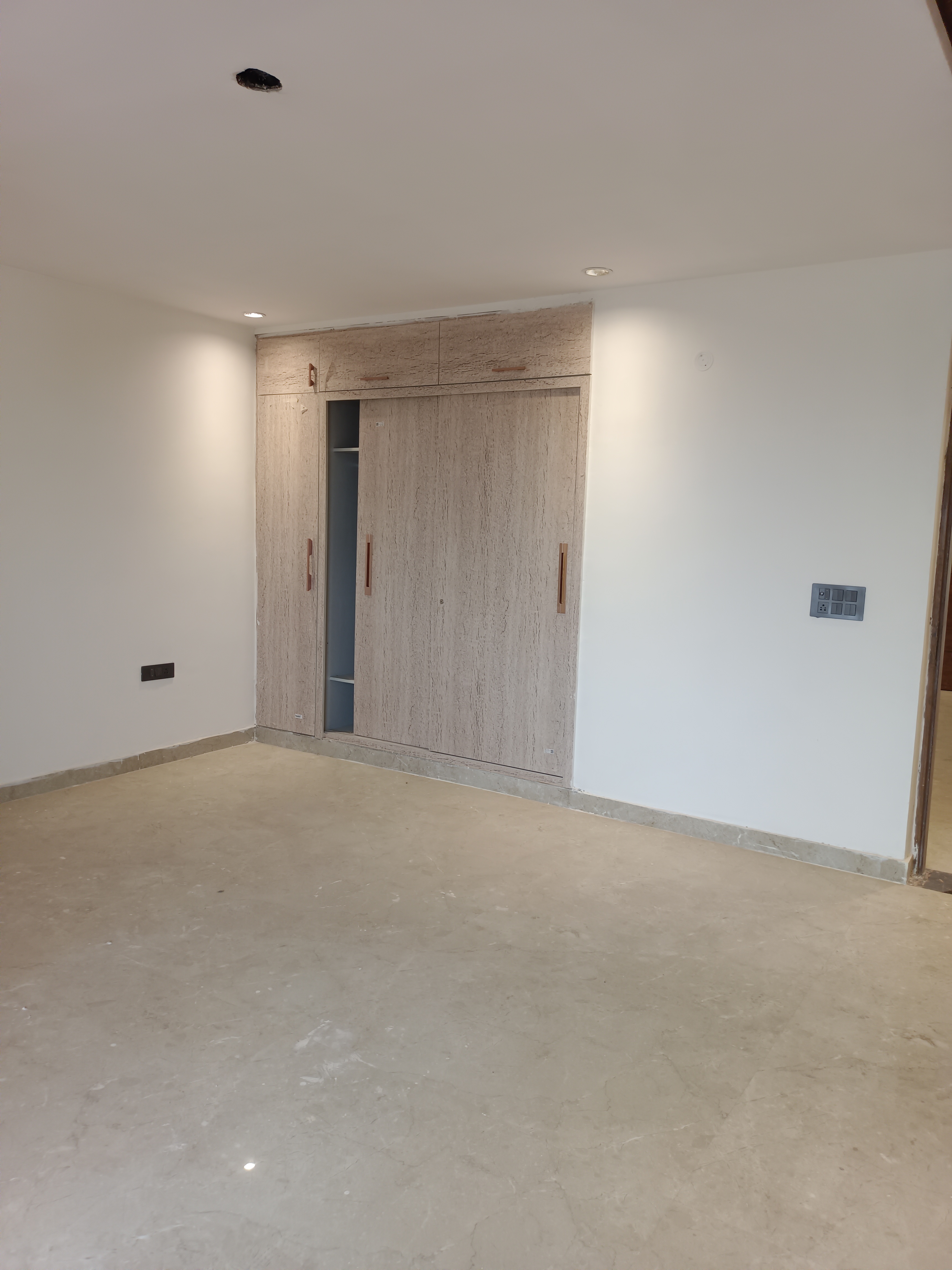 4 BHK + Pooja Room,Servant Room,Study Room,Extra Room Builder Floor For Rent in Green Fields Colony