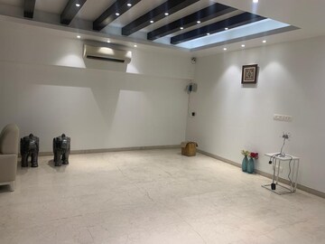 Team Area in 4 BHK Builder Floor at New Friends Colony – for Rent