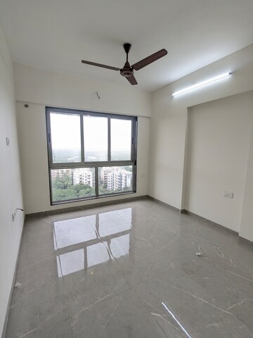 Room in 1 BHK Apartment at Dharti Pressidio, Kandivali West – for Rent