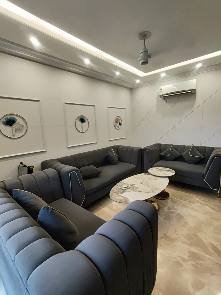 Team Area, unitech-south-city-ii 3 Bedroom 2700 Sq.Ft. Builder Floor In Sector 50 Gurgaon 9185856