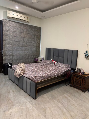 Bedroom in 2 BHK Builder Floor at Sector 57 – for Rent