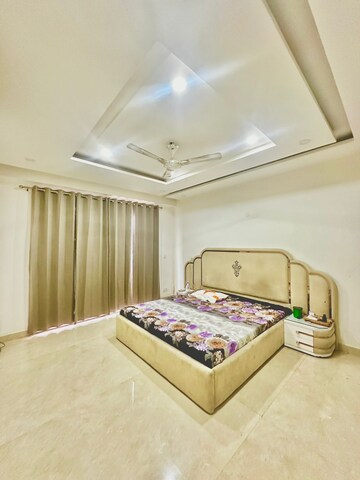 Bedroom in 4 BHK Builder Floor at Sushant Lok ii – for Rent