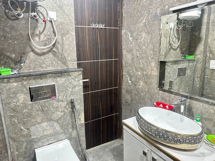 Bathroom, sushant lok ii 4 Bedroom 418 Sq.Yd. Builder Floor In Sushant Lok ii Gurgaon 9185919