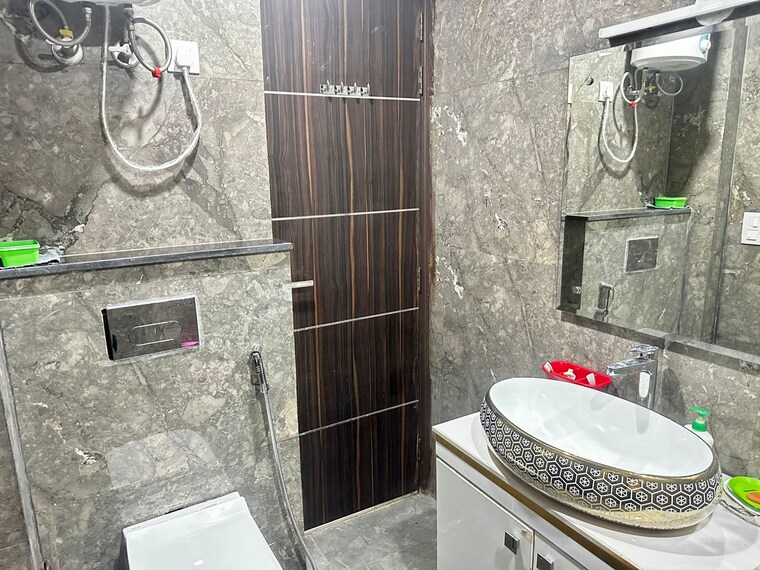 Bathroom, sushant lok ii 4 Bedroom 418 Sq.Yd. Builder Floor In Sushant Lok ii Gurgaon 9185919
